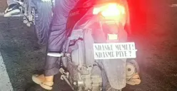 Team Elang Polrestabes Semarang mengunggah video seorang perempuan yang naik motor dengan pelat nomor unik bertulisan ndasku mumet! ndasmu piye?. (Sumber : Team Elang Hebat Semarang)
