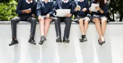 Ratusan Pelajar di Lamongan Ajukan Izin Nikah Di Bawah Umur Ke Pengadilan Agama, 45 Orang Diketahui Hamil Di Luar Nikah (Sumber : Freepik/rawpixel.com)