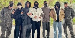 Kim Namjoon (RM) dan Kim Taehyung (V) resmi memasuki pusat kamp pelatihan militer untuk mulai menjalani tugas wajib militernya pada Senin 11 Desember 2023 siang. (Sumber : X @BTS_twt)