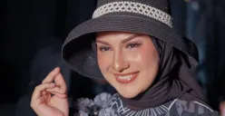 Irish Bella tampaknya masih enggan menanggapi kabar penangkapan Ammar Zoni ketiga kalinya karena narkoba, ia pilih mengenalkan teman baru anaknya di rumah. (Sumber : Instagram @_irishbella_)