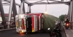 truk terguling di Jembatan Kalikondang (Sumber : instagram @beritasemaranghariini)