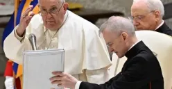 Paus Fransiskus Setujui Permberkatan Pasangan Sesama Jenis Tapi Tegaskan Bukan Sakramen Perkawinan (Sumber : via ussfeeds/AFP)