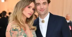 Robert Pattinson dan Suki Waterhouse Resmi Tunangan, Kini Tengah Hamil Anak Pertama