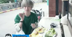 YouTuber Ria SW saat mencicipi Lunpia Gang Lombok di Kota Semarang. (Sumber : YouTube Ria SW - InfoSemarang.com)