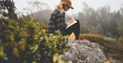 Ilustrasi journaling (Sumber : Unsplash/Ashley Ciara)