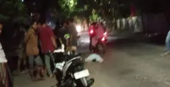 Terjadi kecelakaan yang melibatkan 2 motor di Ratan Cilik, Banjardowo, Genuk, Kota Semarang, diduga karena kondisi jalan rusak dan gelap, Minggu 24 Desember 2023 malam. (Sumber : Instagram @infokejadian_genuk - InfoSemarang.com)