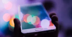 Ilustrasi ponsel (Sumber : Unsplash/Rodion Kutsaiev)