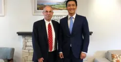 Siwon, member Super Junior, saat bertemu dengan seorang brand ambassador asal Israel. (Sumber : X @siwonchoi - InfoSemarang.com)