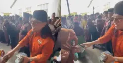 Videonya Bagi-bagi Uang Jadi Sorotan, Ini Profil Gus Miftah Pimpinan Ponpes Ora Aji di Sleman