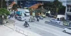 kecelakaan di depan SPBU Karangjati, diduga sopir mobil LCGC ngantuk tabrak mobil lain (Sumber : Instagram @kejadiansmg)