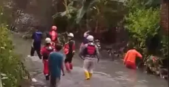 Seorang bocah laki-laki kelas 2 SD dikabarkan hanyut terbawa arus sungai di Kali Kagok, Wonotingal, Candisari, Kota Semarang, Kamis 11 Januari 2024 siang. (Sumber : Instagram @kejadiansmg - InfoSemarang.com)