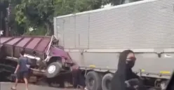 Kecelakaan di Palagan Bawen: Truk Box Muatan Susu Tak Kuat Nanjak, 2 Kendaraan Lain Ringsek
