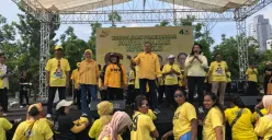 Pembagian motor listrik DPD Golkar Solo (Sumber: INFOSEMARANG.COM  | Foto: Infosemarang.com )