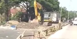 Arah ke Mangkang Ditutup, Ada Perbaikan Saluran Air di Jalan Randugarut Semarang