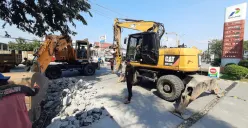 Pembersihan dan pembongkaran PJM (Penyambung Jalan Masuk) tanpa izin di Semarang.
(Sumber: | Foto: Sakti Setiawan.)