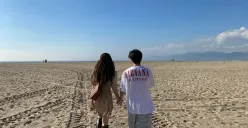 Hyuna dan Junhyung kompak unggah foto gandengan tangan dengan caption emoji romantis. (@hyunah_aa - InfoSemarang.com)
