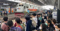 Penumpang kereta api di Stasiun Tawang. (Sumber:  | Foto: sakti setiawan)