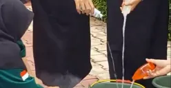 Anggota OSIS sita dan hancurkan makeup dan skincare siswanya. (Sumber: @nadtawang - InfoSemarang.com)