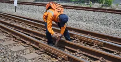 Petugas Pemeriksa Jalur (PPJ) kereta api. (Sumber:  | Foto: Dok)