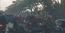 Jalan Demak-Semarang Macet Parah, Pengendara Nekat Lawan Arah