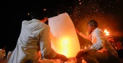   Ratusan Lampion Hiasi Langit Borobudur Saat Puncak Peringatan Waisak