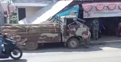 Kecelakaan truk vs mobil pickup di dekat Tol Duwet, Warungasem, Batang, Kamis 25 Januari 2024. (Sumber: @pekalonganinfo - InfoSemarang.com )