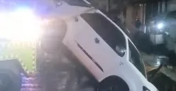 Kecelakaan Tunggal di Trimulyo, Mobil Fortuner Terperosok Ke Parit, Diduga Karena Kurangnya Penerangan Jalan