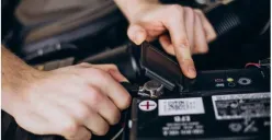 ilustrasi: aki truk (Sumber: freepik | Foto: senivpetro)