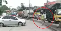 Pak Ogah Tepergok Seberangkan Mobil hingga Nekat Terjang Median Jalan Walisongo Semarang
