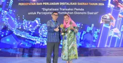 Wali Kota Semarang Hevearita Gunaryanti Rahayu menerima penghargaan bidang digitalisasi.  (Sumber:  | Foto: dok Humas Pemkot Semarang.)