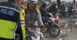 Satlantas Polres Demak lakukan penertiban pengendara lawan arah (Sumber: instagram | Foto: @demakhariini)