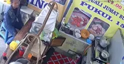 Terekam CCTV, Aksi Pria Maling HP di Warung Makan Tlogosari Semarang