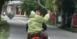 2 Remaja di Tlogorejo Demak Terekam Kamera Bawa Celurit, Kabur Naik Motor