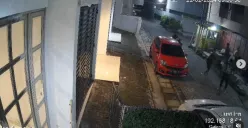 Aksi pembacokan di depan homestay Just Inn Semarang. (Sumber: @beritasemaranghariini)