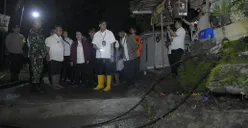 Wali kota Semarang, Agustina Wilujeng meninjau lokasi terjadinya pergerakan tanah di Jangli. (Sumber:  | Foto: dok.)