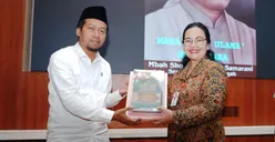 Pemkot Semarang menggelar seremoni pemberian penghargaan kepada K.H. Sholeh Darat. (Sumber: | Foto: dok.)