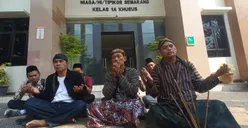 Ruwatan dan doa bersama di halaman Pengadilan Tindak Pidana Korupsi Semarang.