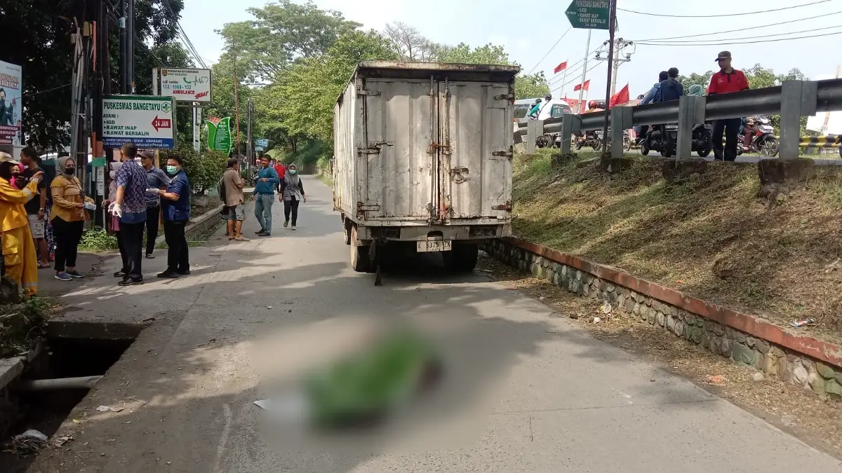 Kecelakaan di depan Puskesmas Bangetayu, remaja perempuan tewas, Selasa 16 Januari 2024 pagi. (Sumber: Facebook Henry Audit - InfoSemarang.com)