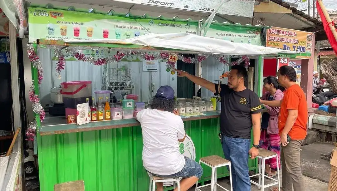 Sekitar 20 outlet es teh jumbo di Semarang kemalingan, uang tunai dan HP raib. (Sumber: @portalsemarang - InfoSemarang.com)