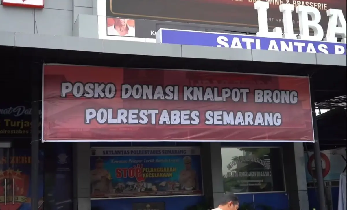 Posko Donasi Knalpot Brong di Kota Semarang. (Sumber: Polrestabes Semarang - InfoSemarang.com)