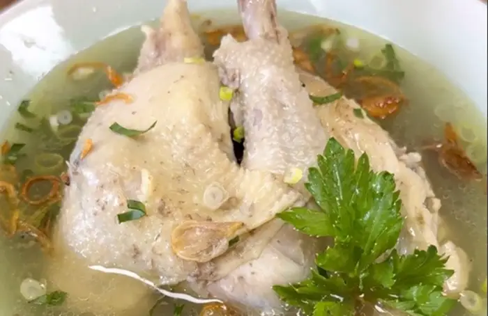 Ilustrasi: Resep sop ayam Pak Min Klaten. (Sumber: Instagram @fajaralam_s - InfoSemarang.com)