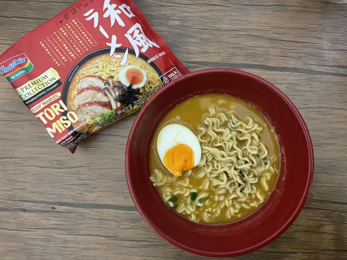 Resep ramen memakai Indomie Tori Miso. (Sumber : Twitter @summeristits)