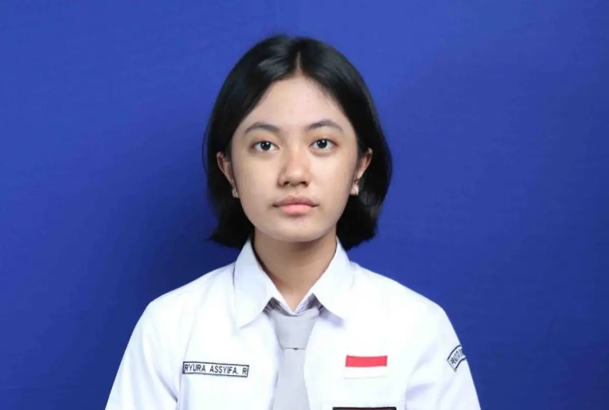 Ryura Assyifa Ramadhina, siswi SMA Pradita Dirgantara Boyolali, yang berhasil diterima di 10 kampus top di dunia. (Sumber : sma.praditadirgantara.sch.id)