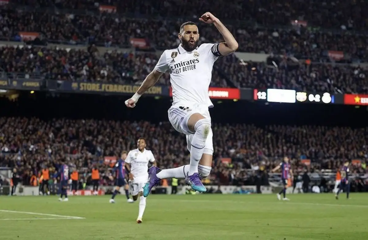Karim Benzema mencetak hattrick ke gawang Barcelona untuk mengantar Real Madrid ke final Copa del Rey 2022/2023 (Sumber : Twitter @benzema)