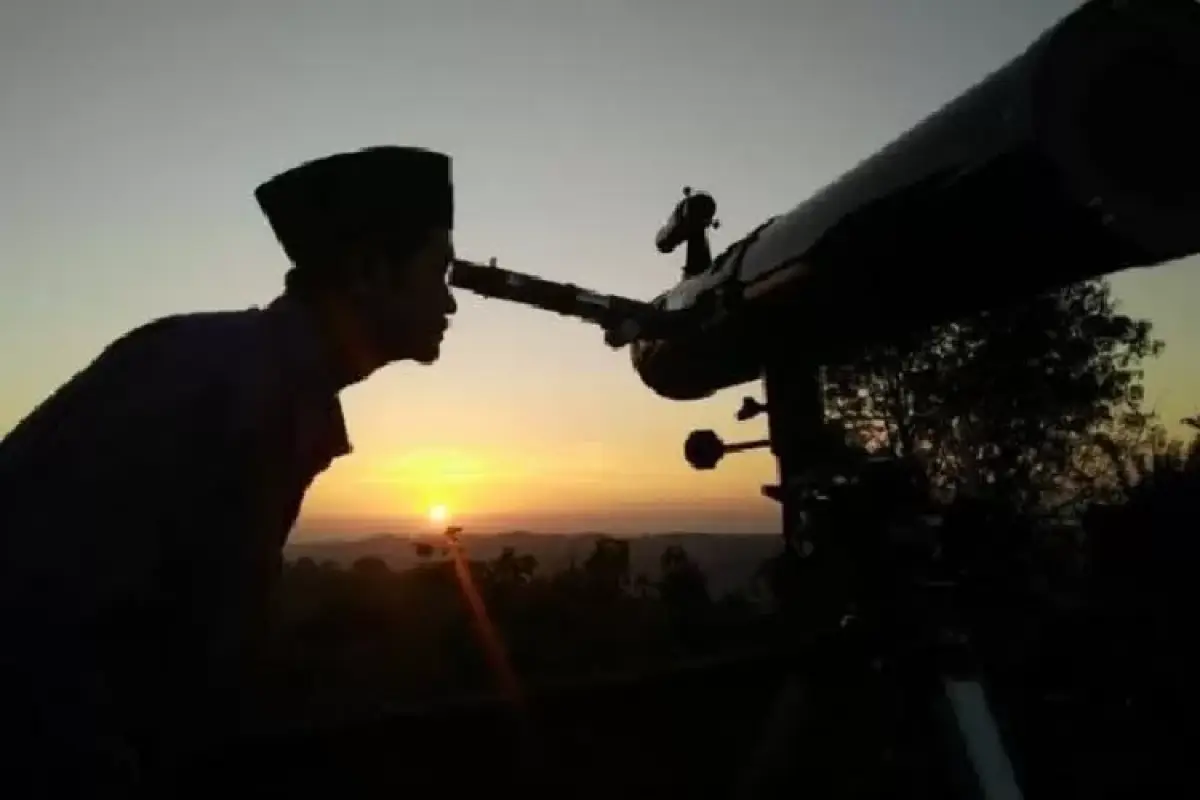 Ilustrsi pemantauan hilal untuk penetapan Hari Raya Idul Fitri lebaran 2023 (Sumber : Twitter)