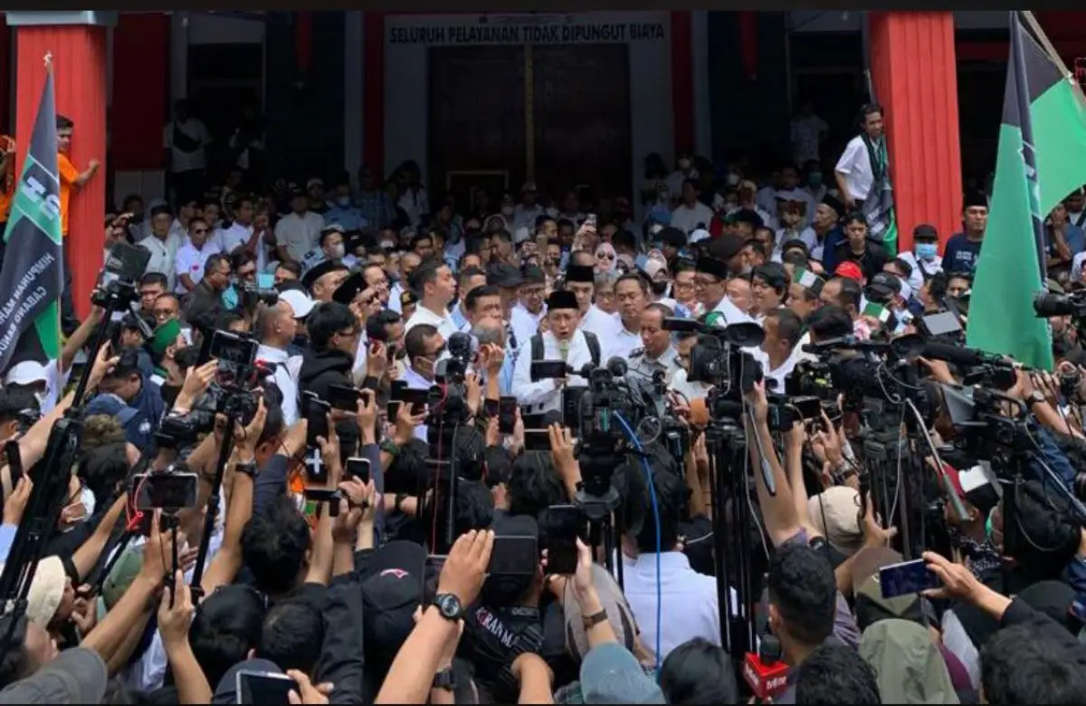 Potret Anas Urbaningrum saat bebas dari lapas Sukamiskin, Bandung (Sumber : tangkapan layar status Whatsapp)