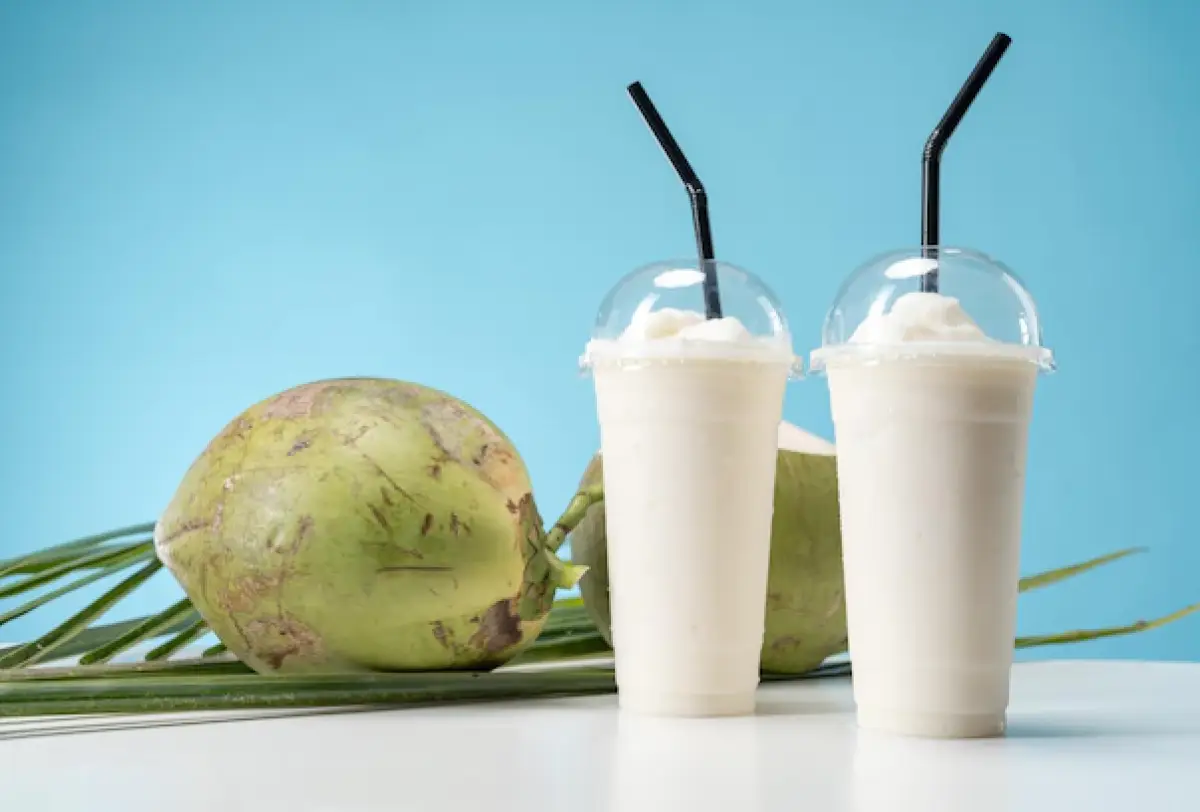 Air kelapa muda yang diinovasi. Air kelapa bagus untuk kesehatan tubuh. (Sumber : Freepik)