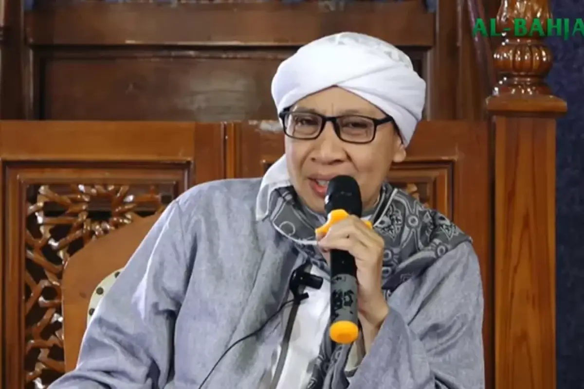 Buya Yahya dalam salah satu ceramahnya tentang kesalahpahaman dalam penyembelihan hewan kurban (Sumber : tangkapan layar Youtube)