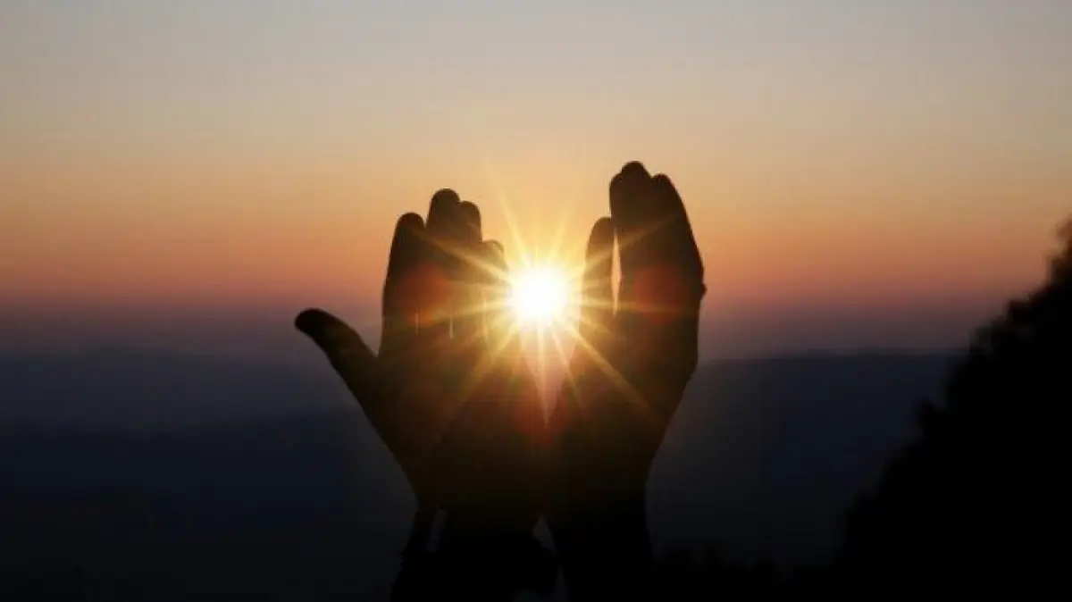 Ilustrasi berdoa. (Sumber : Freepik)