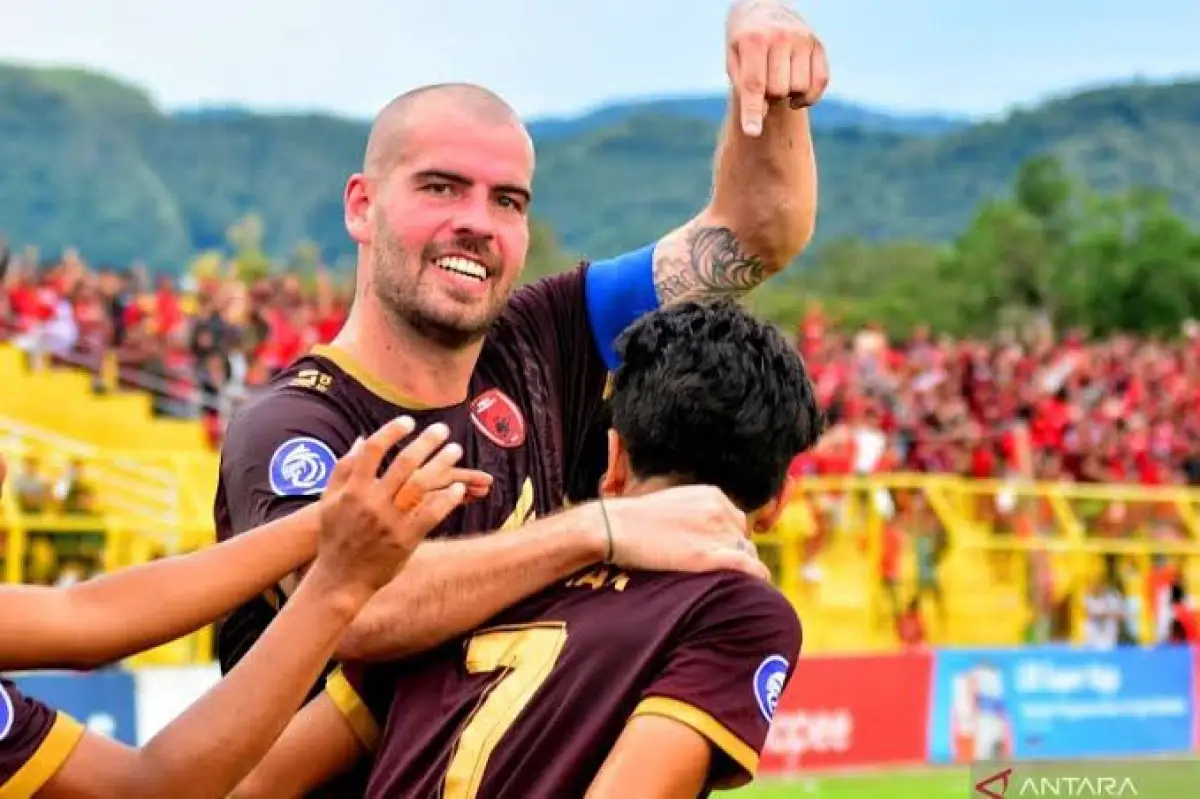 Wiljan Pluim (PSM Makassar), menjadi pemain terbaik Liga 1 Indonesia 2022/2023 (Sumber : Twitter @garagarabola_)